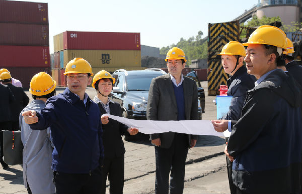 ���r���F�����L���ƽһ����������_չ�����{��